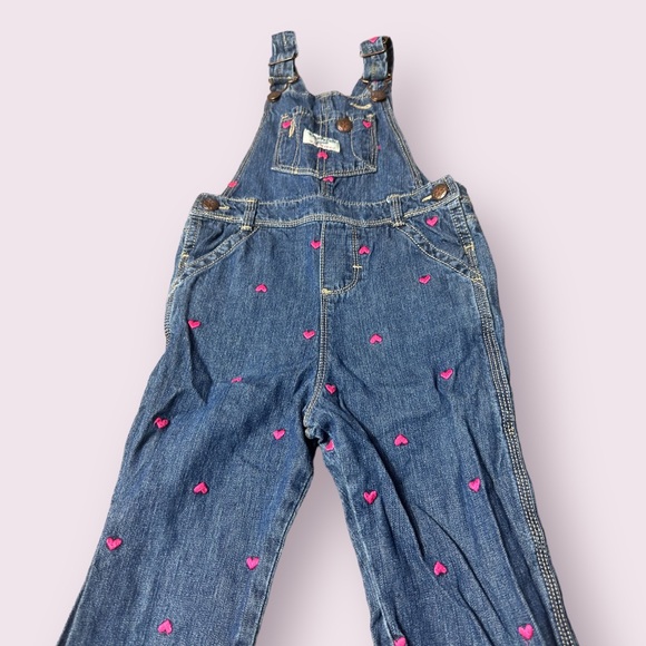 Toddler Girl OshKosh B’Gosh Denim Overalls With All Over Heart Print Size 4T - Picture 3 of 8